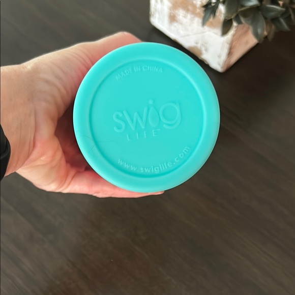 SWIG-NWT-Floral Insulated Party Cup - blue, floral, and Multicolor - Picture 6 of 6